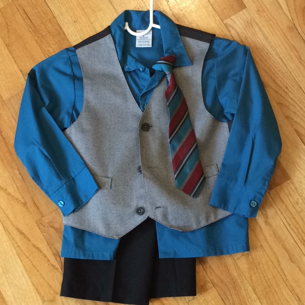 Perry Ellis size 6 boys suit👔